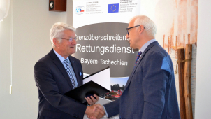 Lékař Lukáš Bolek převzal medaili Bavorského červeného kříže
