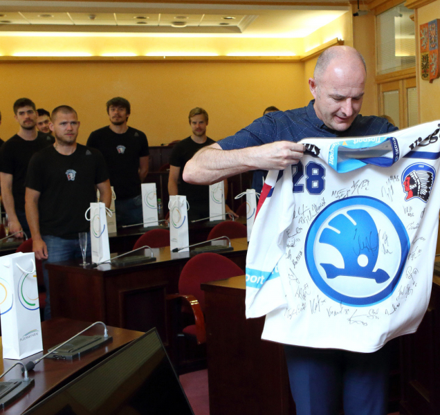 Hejtman děkoval sportovcům, pozemním i klasickým hokejistům