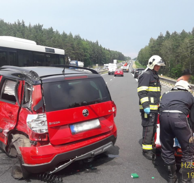 U Sulkova se srazilo auto s náklaďákem