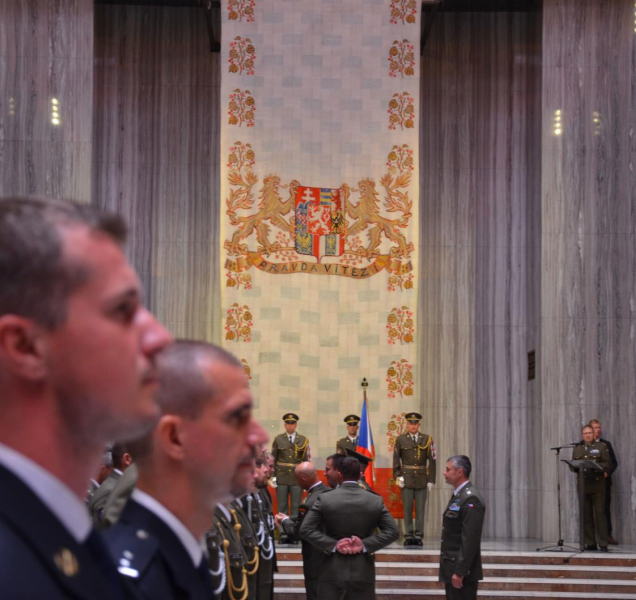 Pět policistů dostalo ocenění za službu v zahraničí