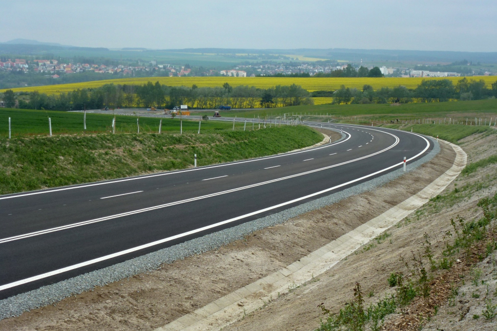 Ze Stříbra k dálnici D5 vede nový úsek silnice