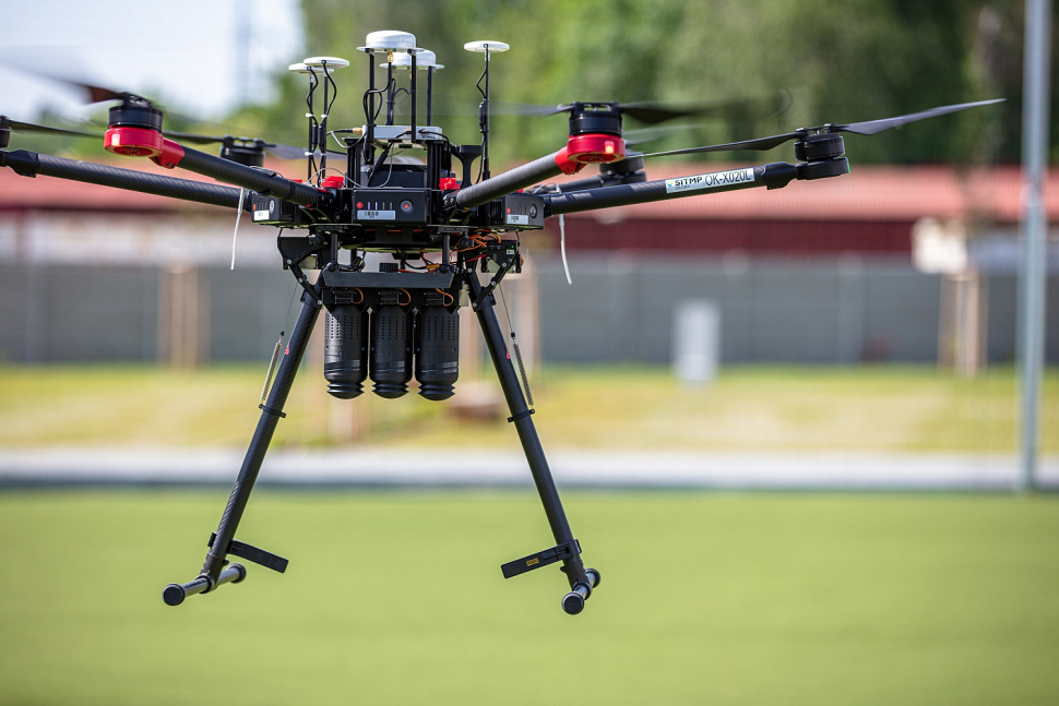 Senzory umístěné pomocí dronů pomohou hasičům lépe zasahovat